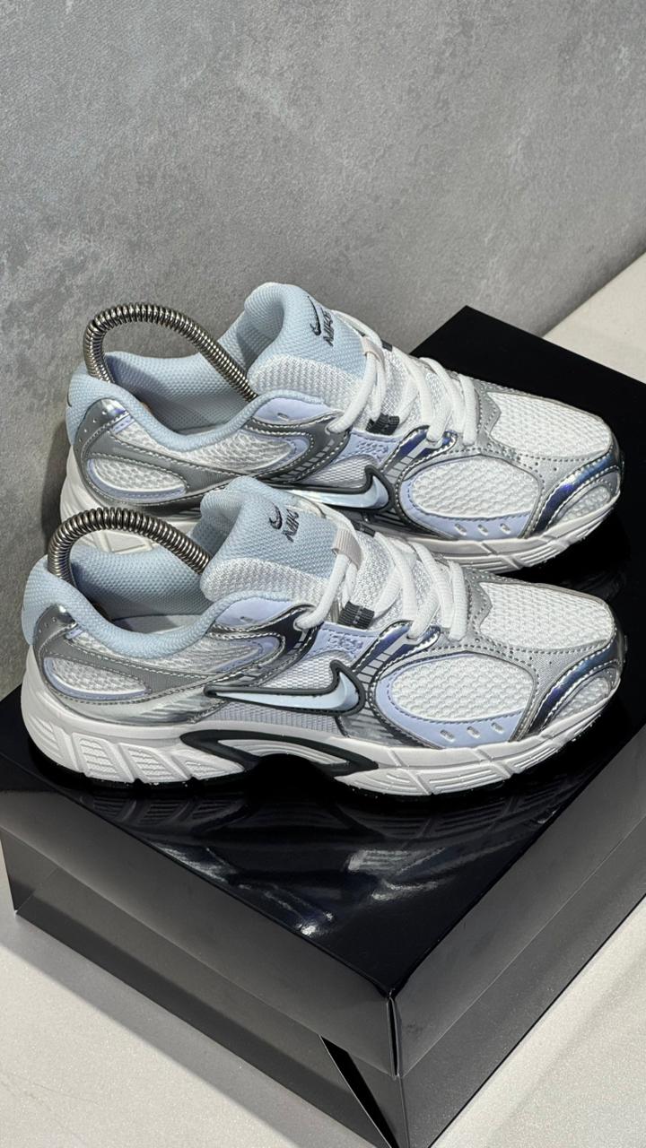 NIKE RNR BLANCO BEIGE GRIS