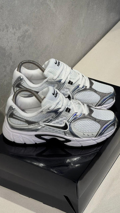 NIKE RNR BLANCO PLATA GRIS