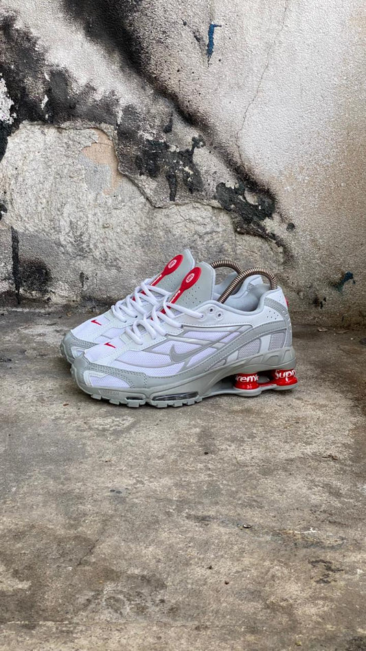 NIKE SHOX SUPREME BLANCO GRIS