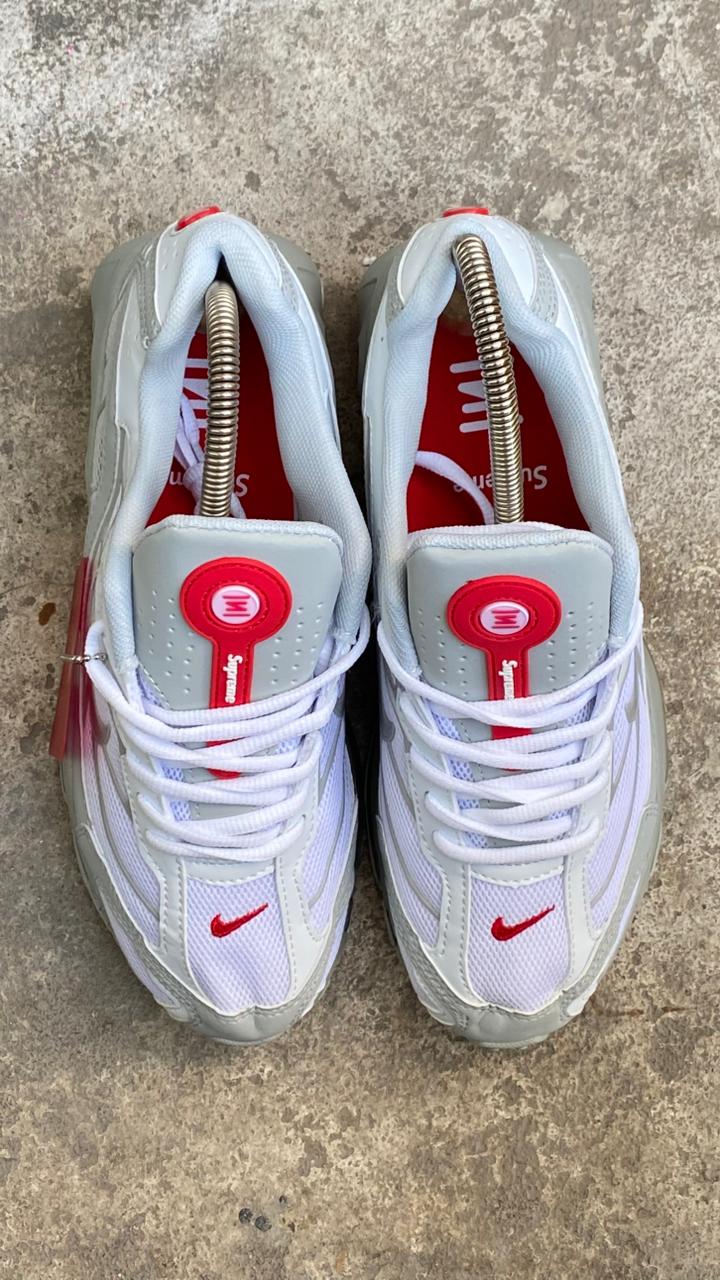 NIKE SHOX SUPREME BLANCO GRIS