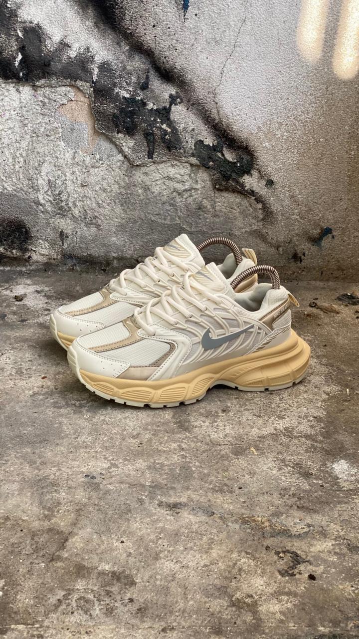 NIKE SKATE BLANCO BEIGE PROMO MASTER