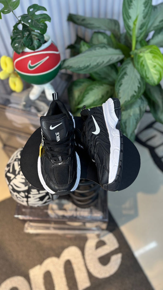 NIKE SKATE NEGRO BLANCO