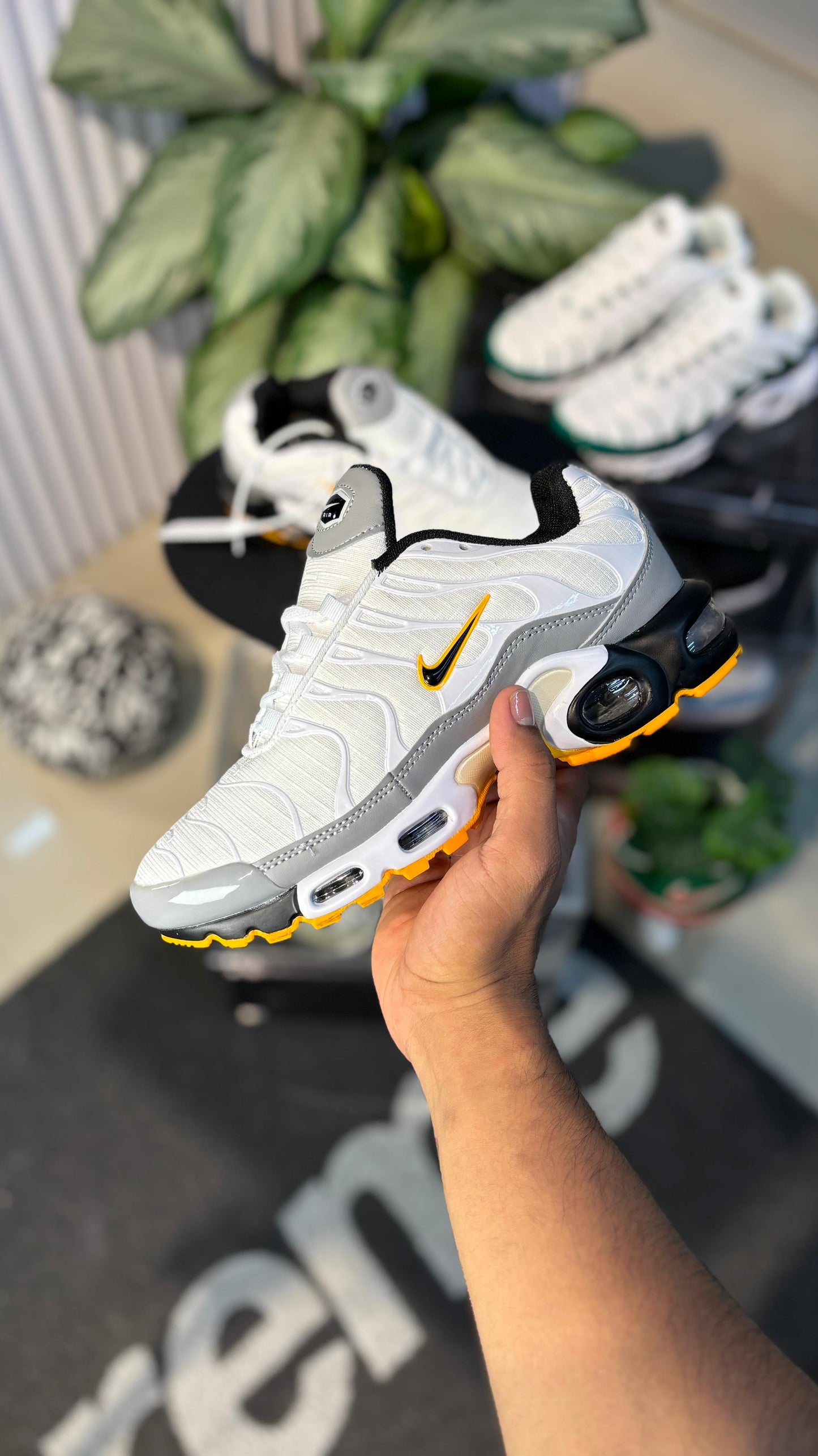 NIKE TN CLASICO BLANCO AMARILLO