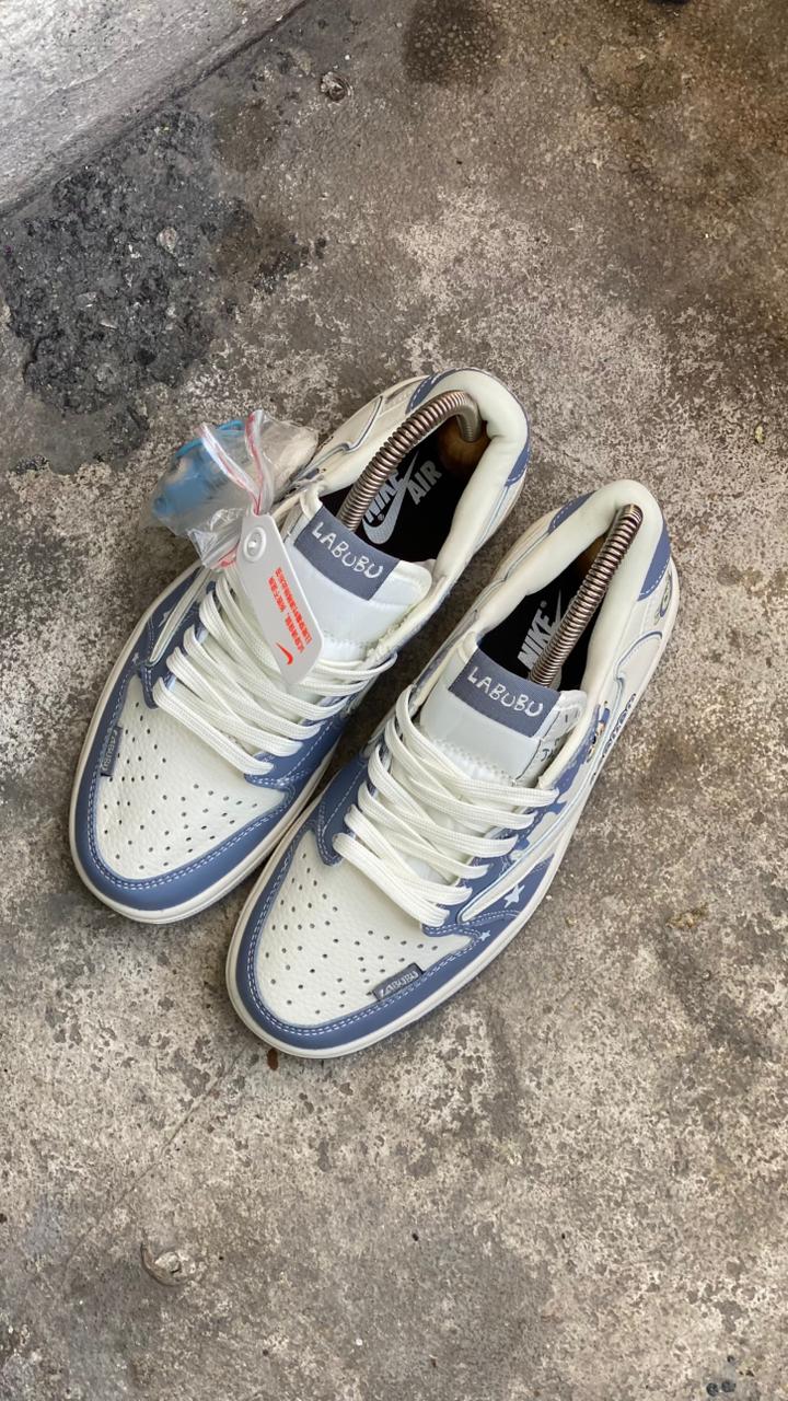 NIKE TRAVIS LABUBU BEIGE GRIS PROMO MASTER