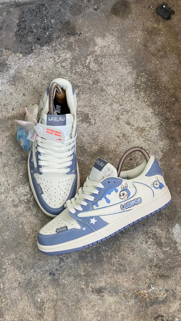 NIKE TRAVIS LABUBU BEIGE GRIS PROMO MASTER