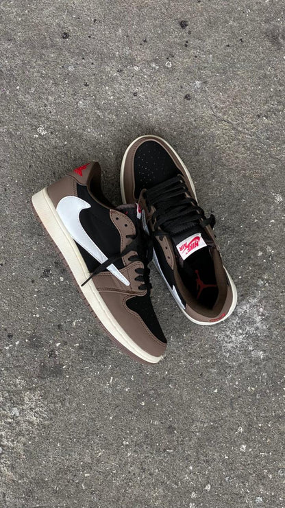 NIKE TRAVIS SCOTT BLANCA CAFE