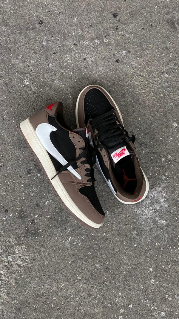 NIKE TRAVIS SCOTT BLANCA CAFE