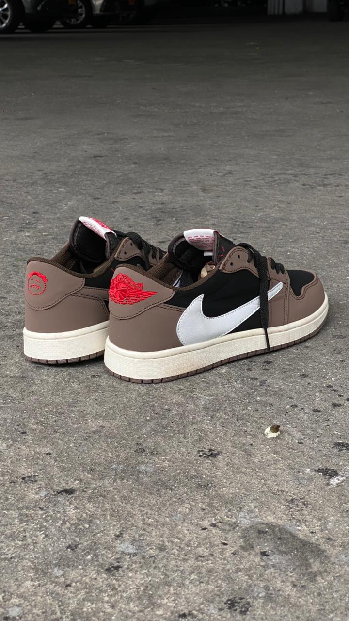 NIKE TRAVIS SCOTT BLANCA CAFE