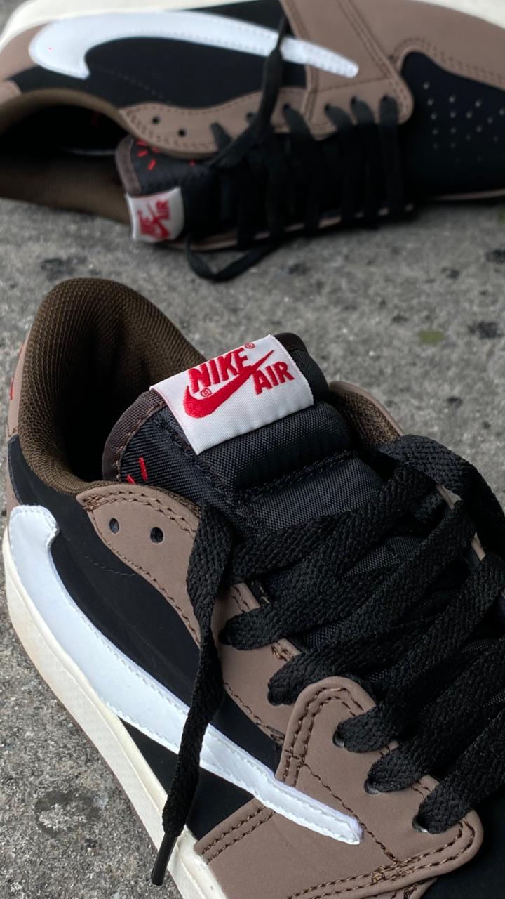 NIKE TRAVIS SCOTT BLANCA CAFE