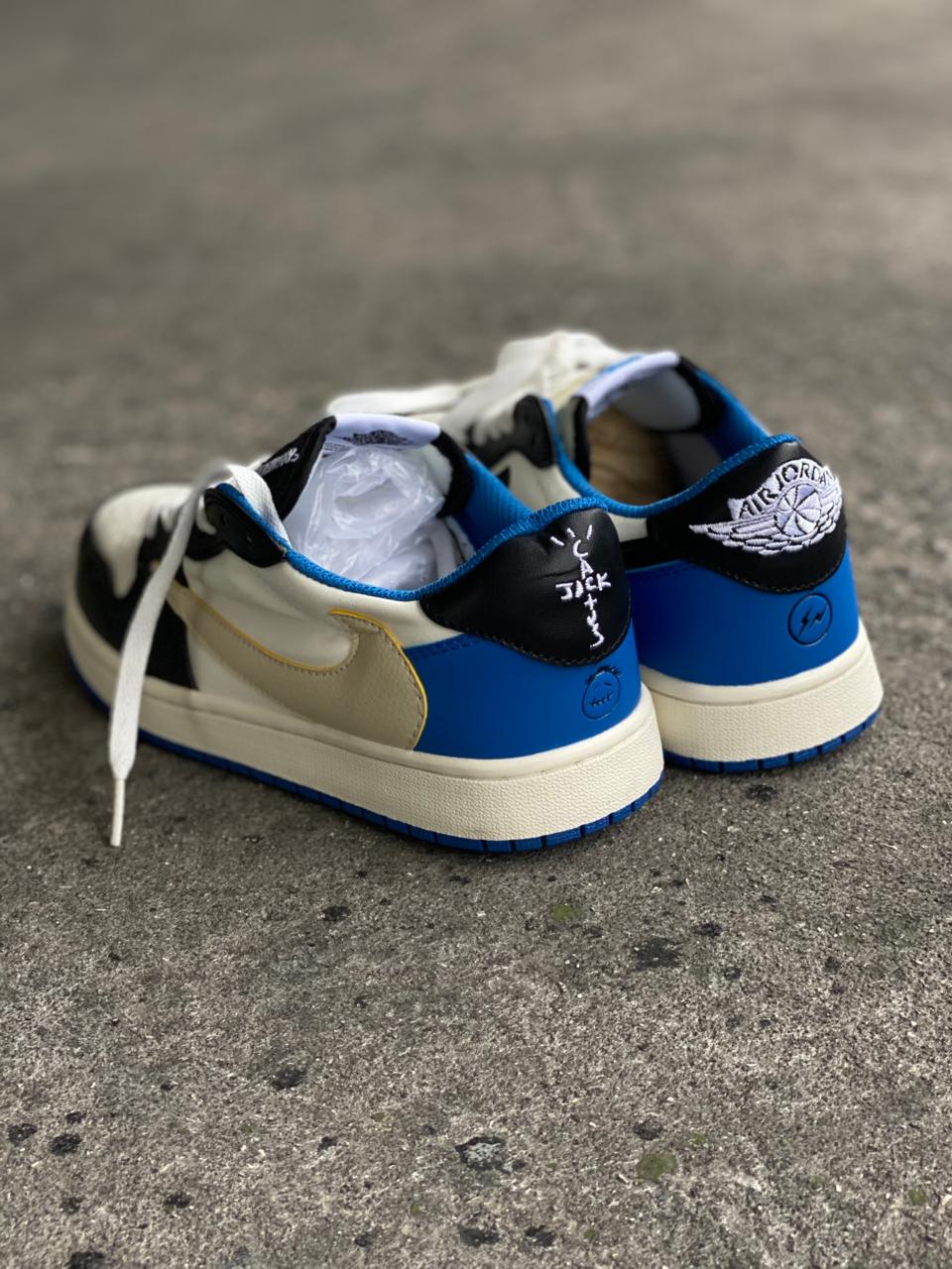 NIKE TRAVIS SCOTT BLANCO NEGRO AZUL