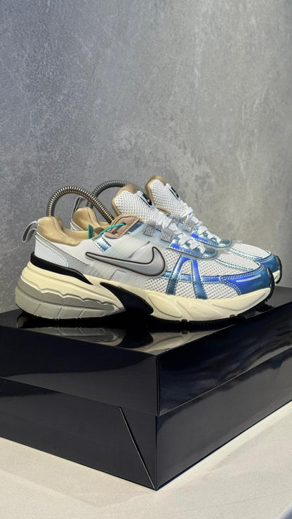 NIKE V2K CAFE 26