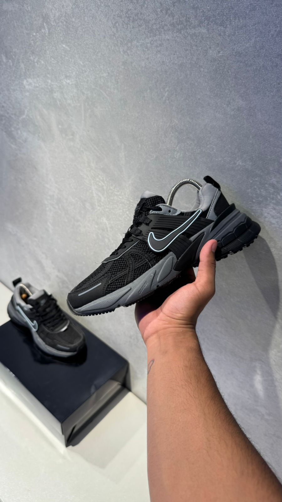 NIKE V2K NEGRO GRIS PROMO