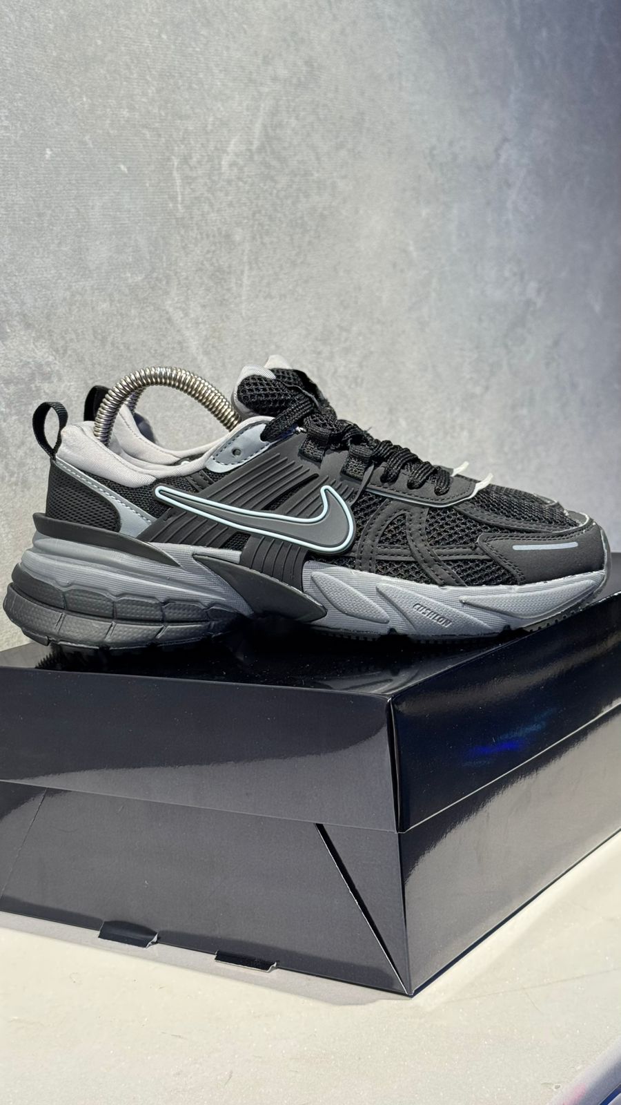 NIKE V2K NEGRO GRIS PROMO