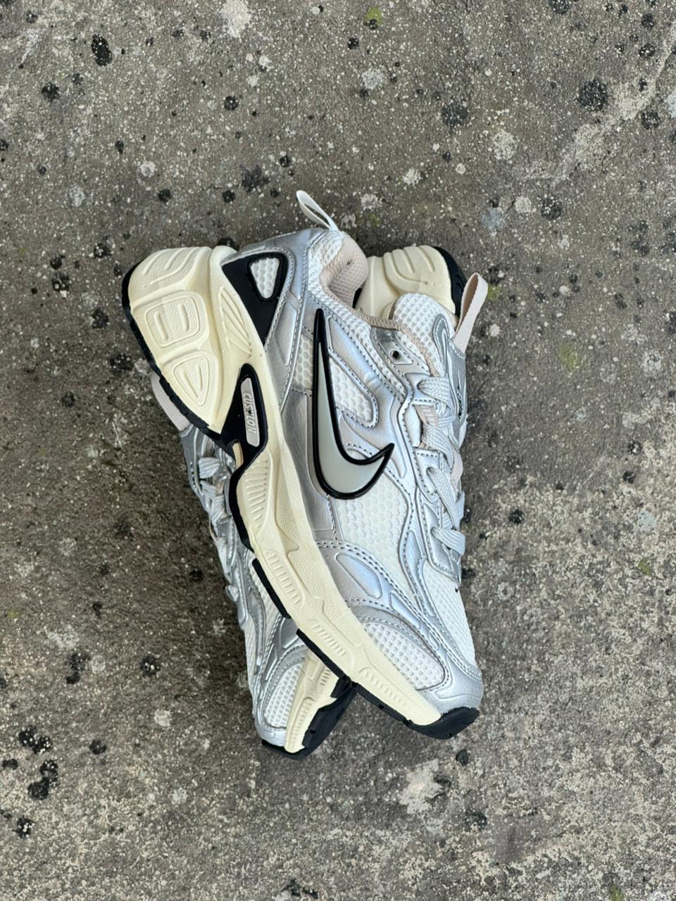NIKE V3K PLATA NEGRO