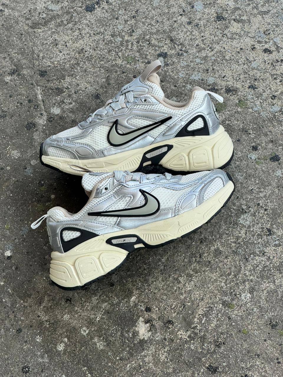 NIKE V3K PLATA NEGRO