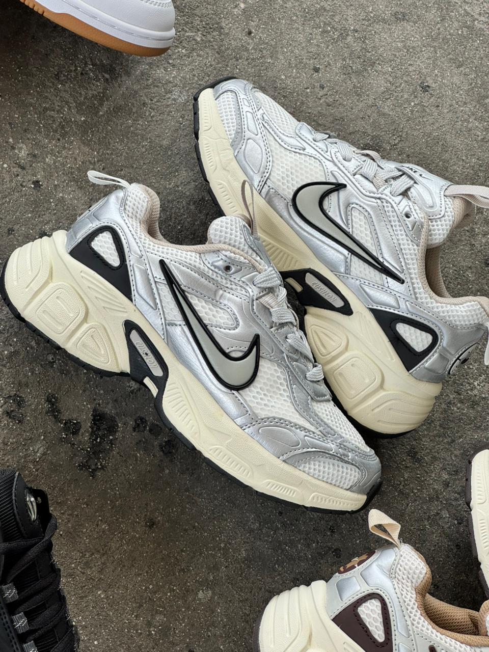 NIKE V3K PLATA NEGRO