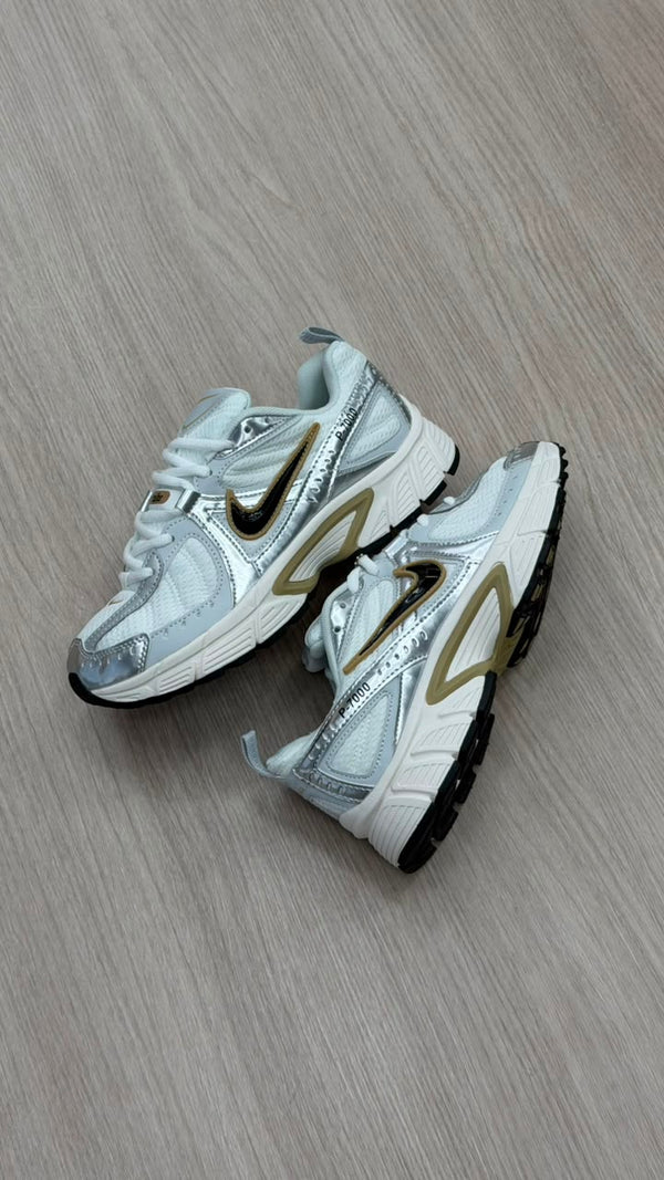 NIKE V3K CHULO NEGRO DORADO