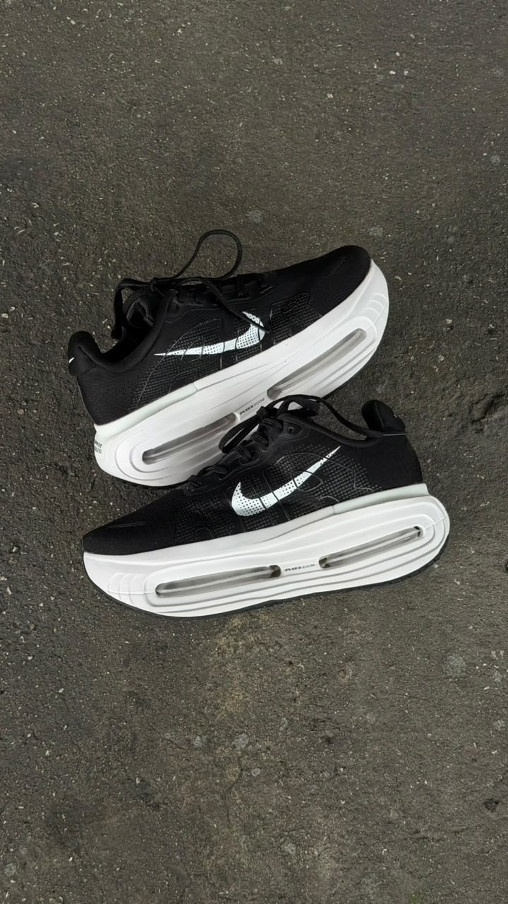 NIKE VOMERO PREMIUM NEGRO BLANCO
