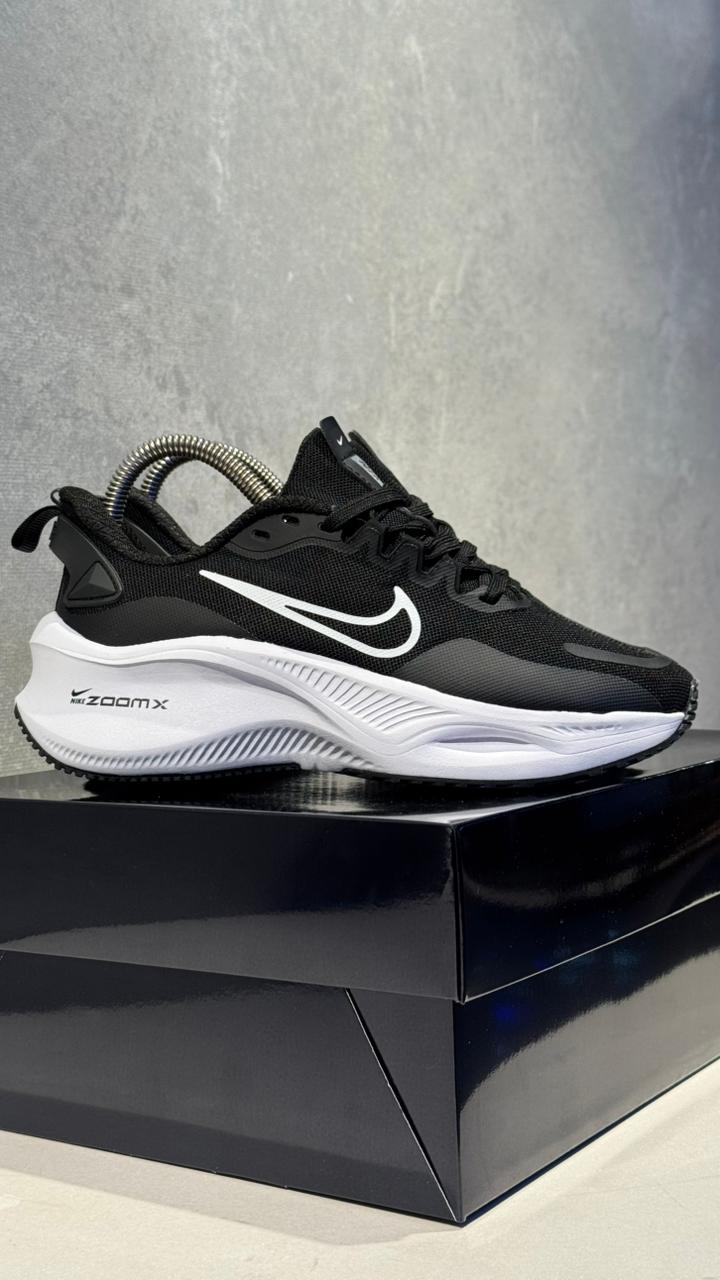 NIKE ZOOM X NEGRO BLANCO CHULO BLANCO
