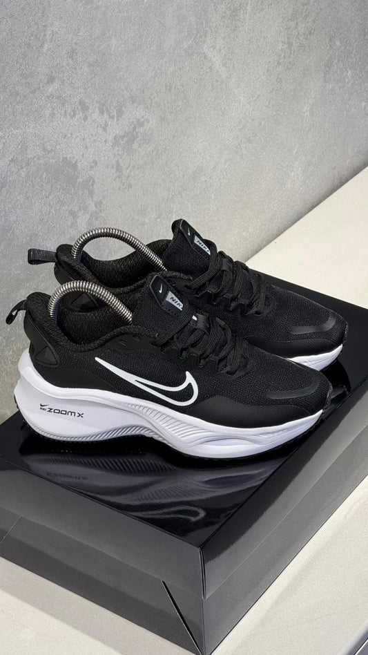 NIKE ZOOM X NEGRO BLANCO CHULO BLANCO