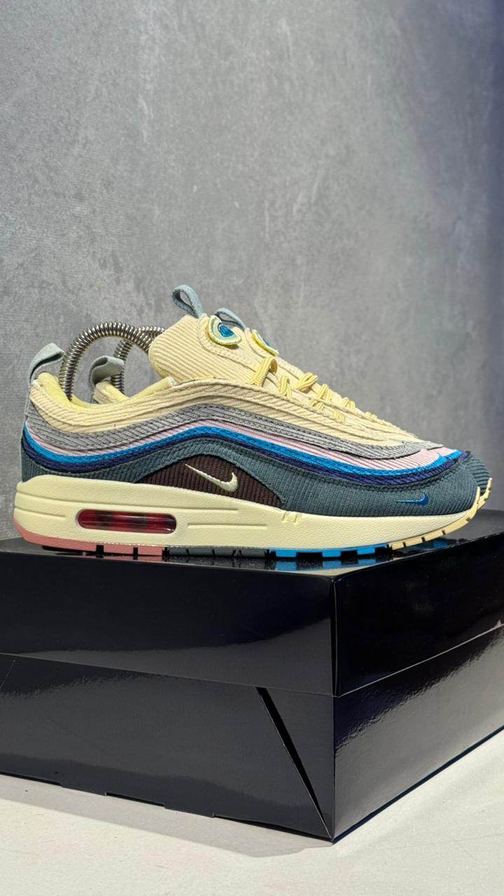 NIKE 2000 BEIGE COLOR