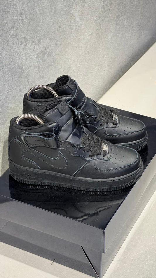 NIKE AF1 BOTA NEGRA