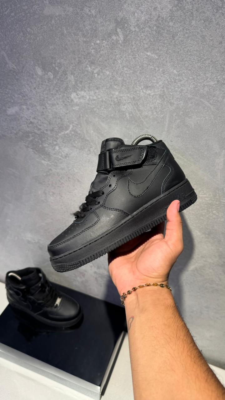 NIKE AF1 BOTA NEGRA