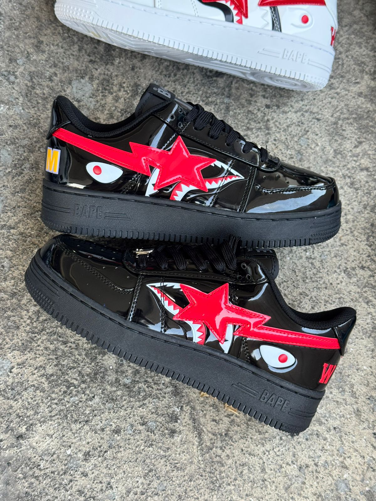 NIKE BAPE NEGRO ROJO