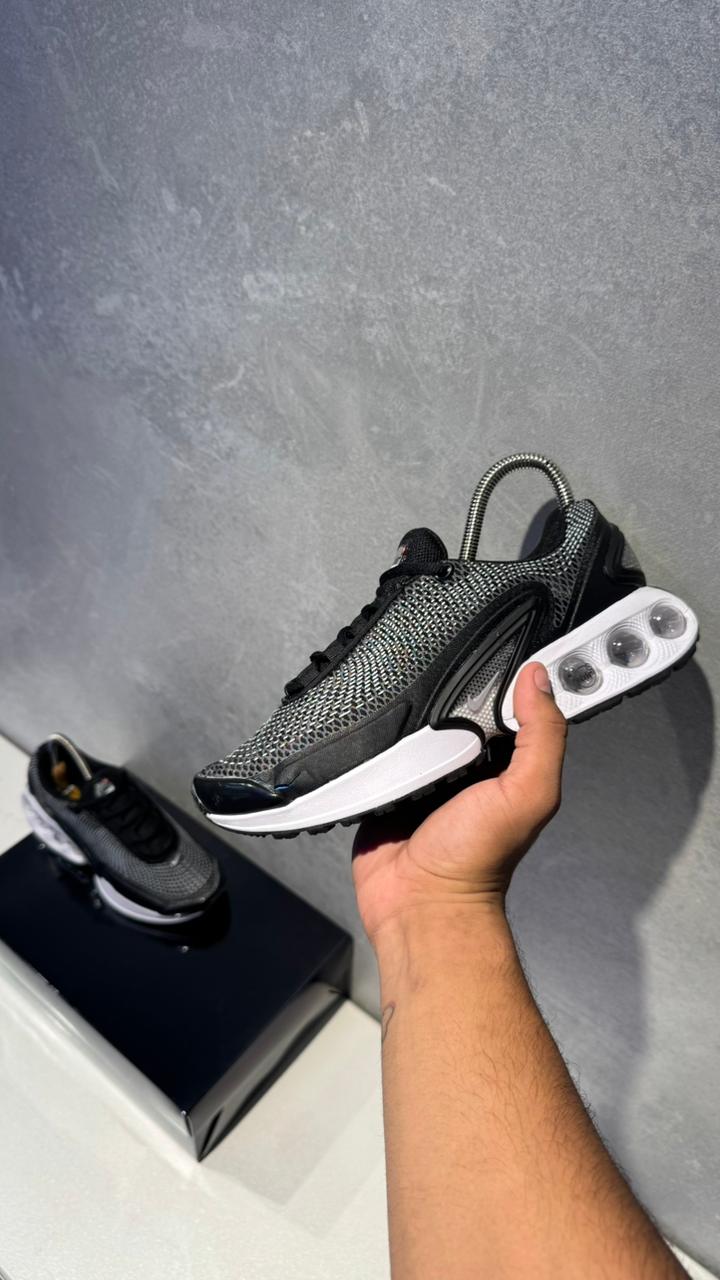 NIKE CAMARA NEGRO BLANCO PROMO