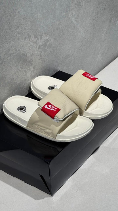 NIKE CHANCLA PANTUFLA BEIGE