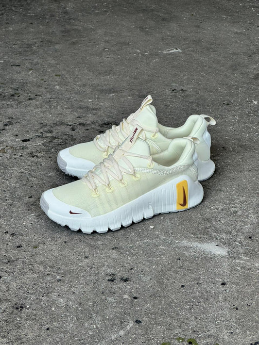 NIKE FREECOM BEIGE DORADO