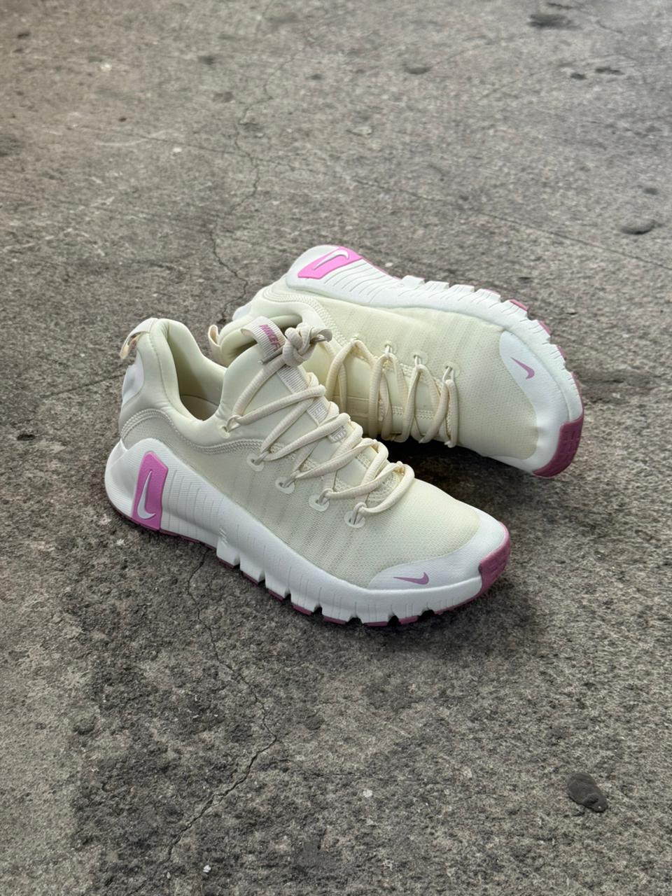 NIKE FREECOM BEIGE ROSA