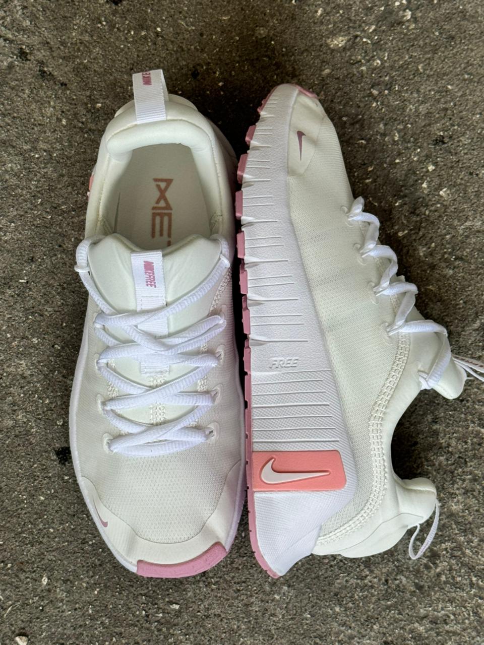 NIKE FREECOM BEIGE ROSA