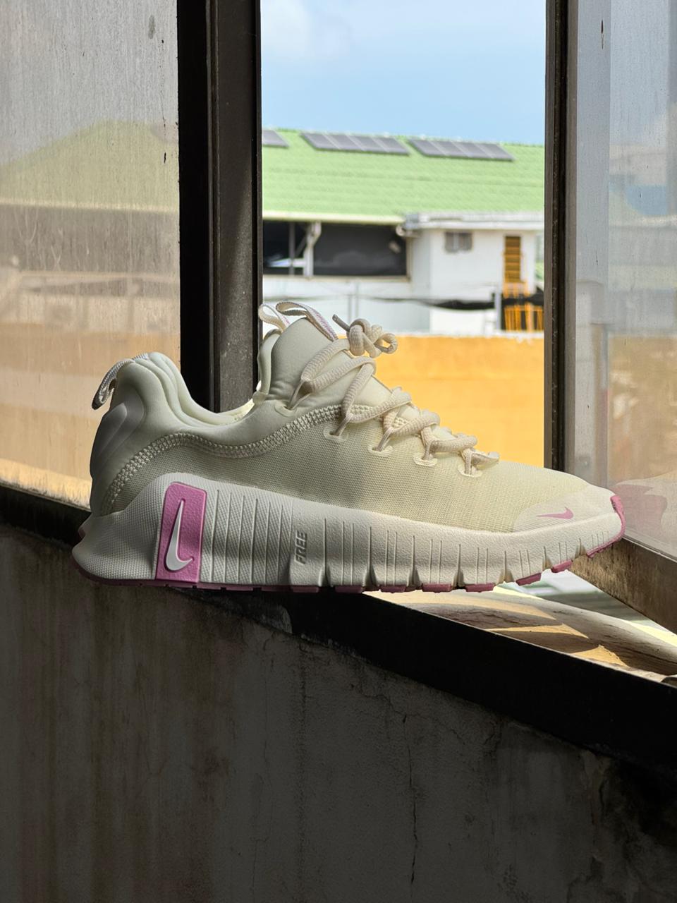 NIKE FREECOM BEIGE ROSA