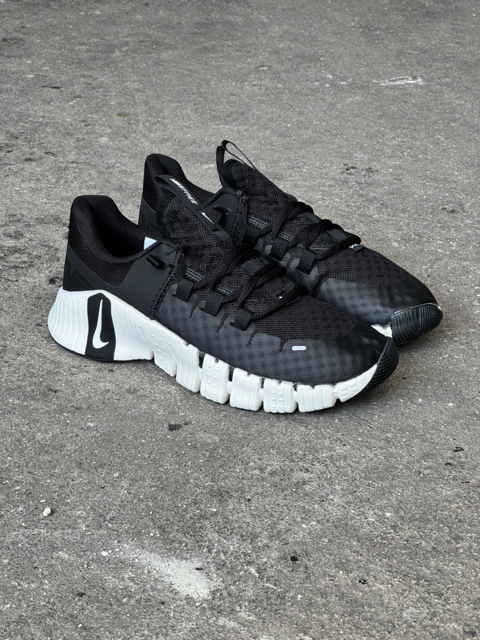 NIKE FREECOM NEGRO BLANCO