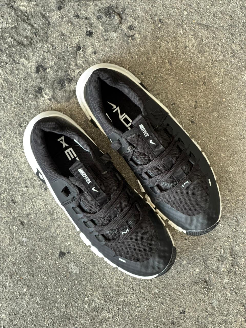 NIKE FREECOM NEGRO BLANCO