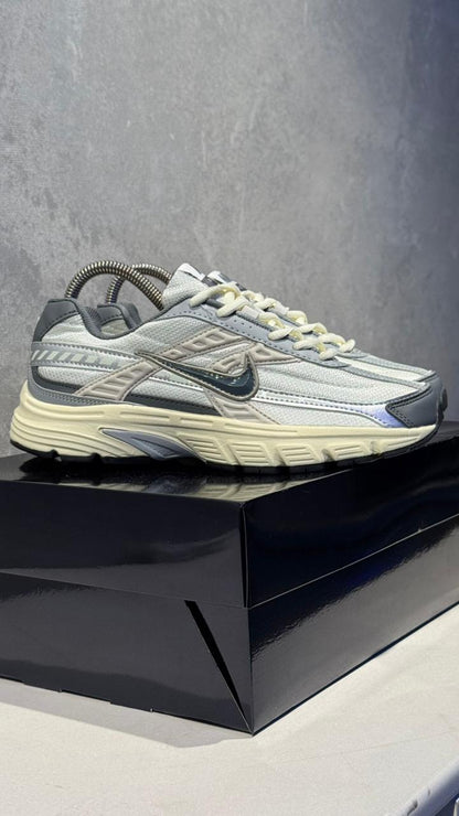 NIKE INITIATOR BLANCO BEIGE AZUL