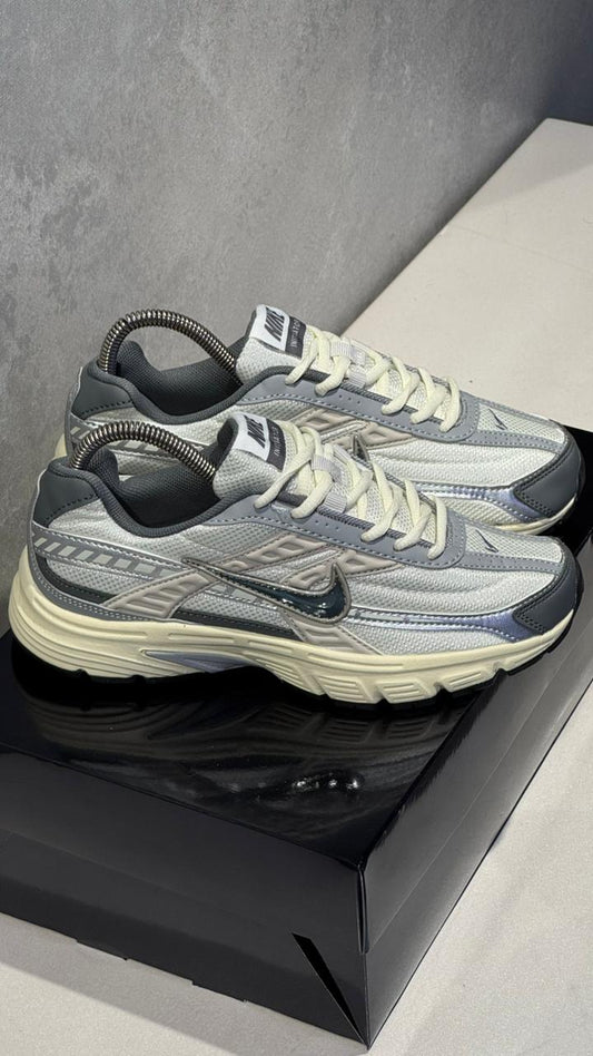 NIKE INITIATOR BLANCO BEIGE AZUL