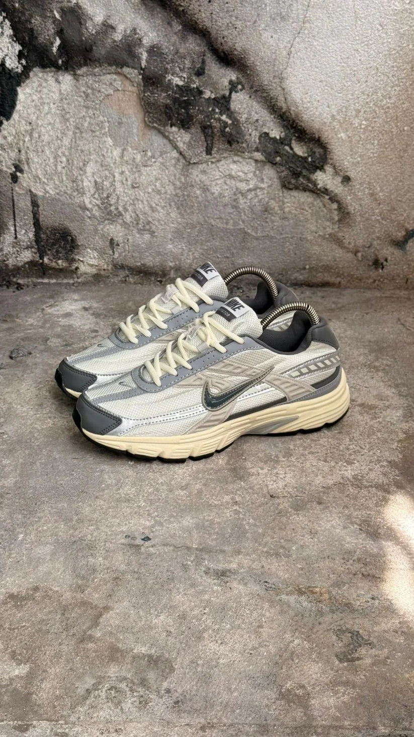 NIKE INITIATOR BLANCO BEIGE AZUL
