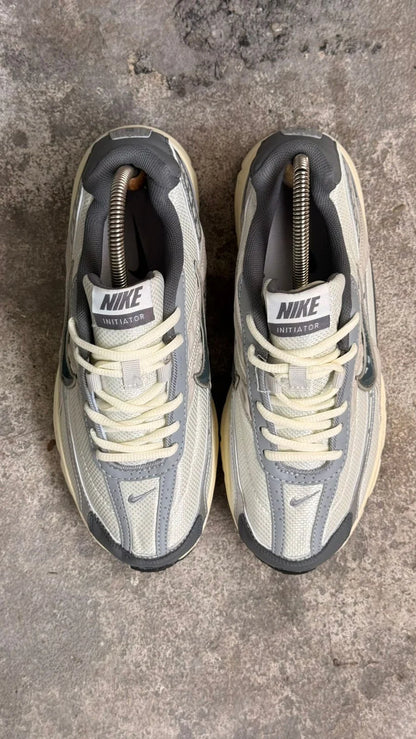 NIKE INITIATOR BLANCO BEIGE AZUL