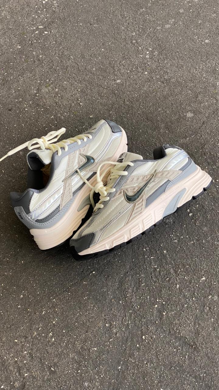 NIKE INITIATOR BLANCO BEIGE AZUL