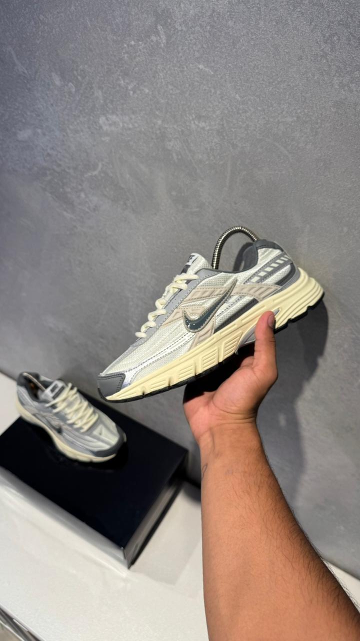 NIKE INITIATOR BLANCO BEIGE AZUL