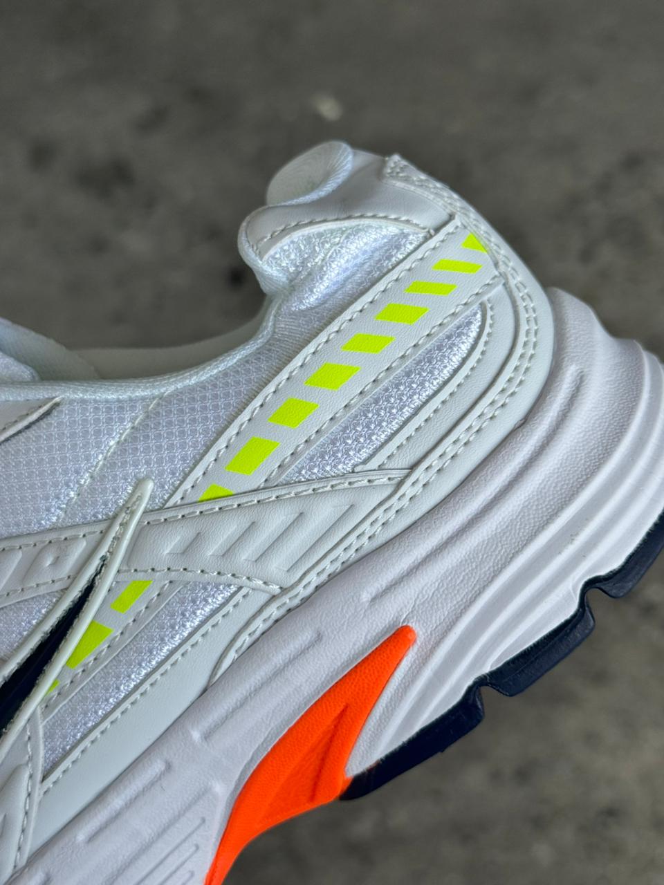 NIKE INITIATOR BLANCO COLORS