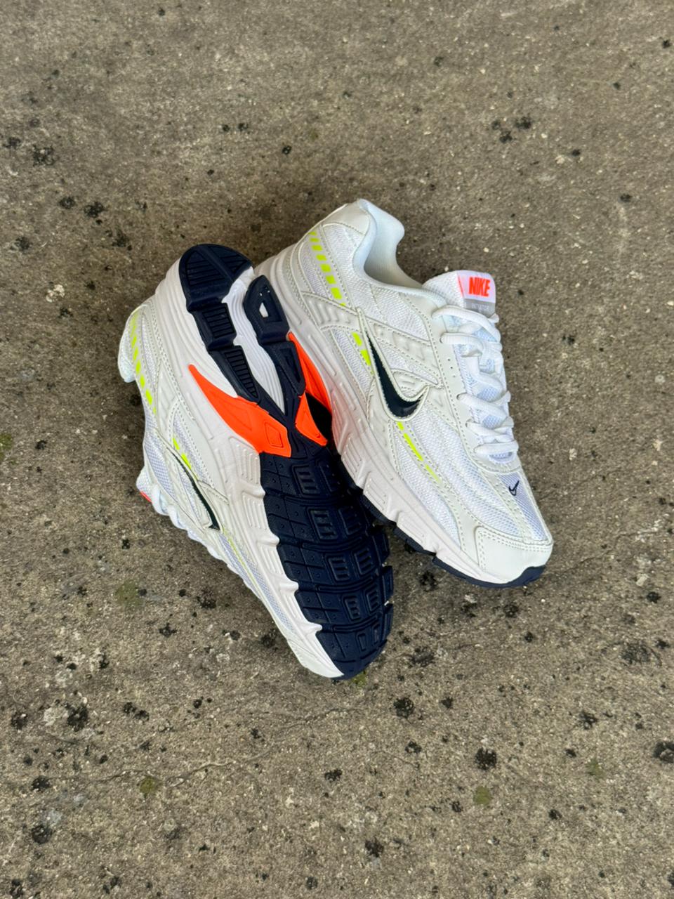 NIKE INITIATOR BLANCO COLORS