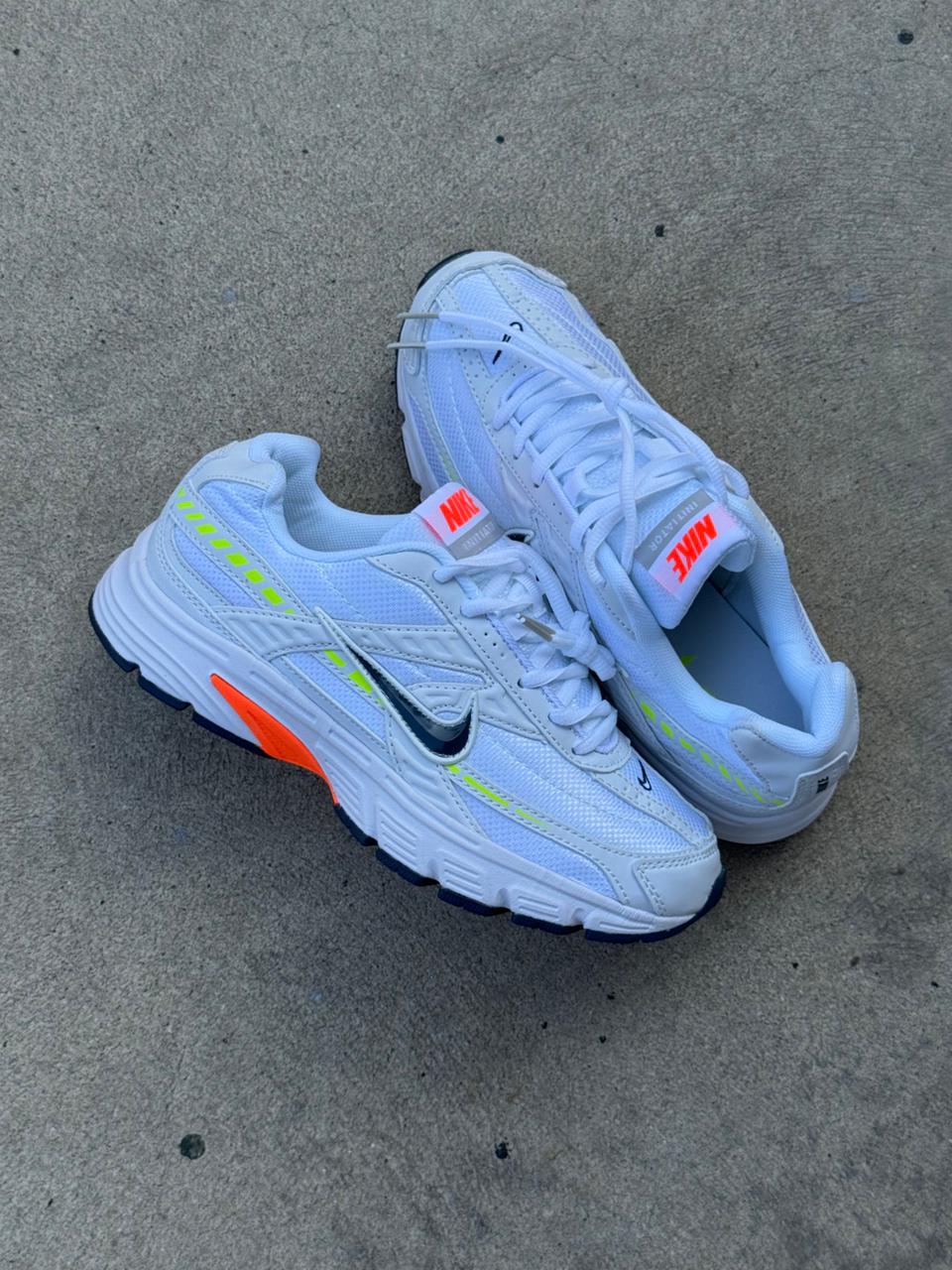 NIKE INITIATOR BLANCO COLORS