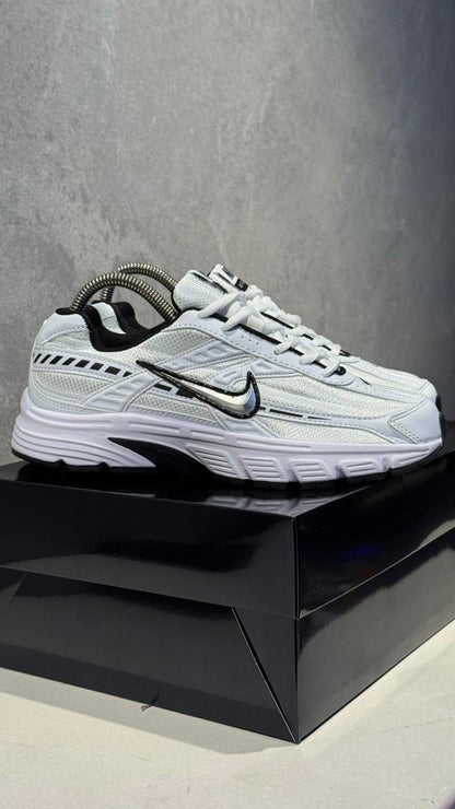 NIKE INITIATOR BLANCO NEGRO