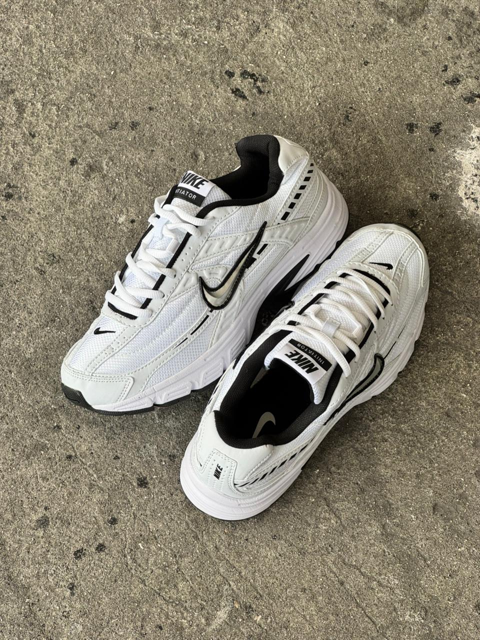 NIKE INITIATOR BLANCO NEGRO