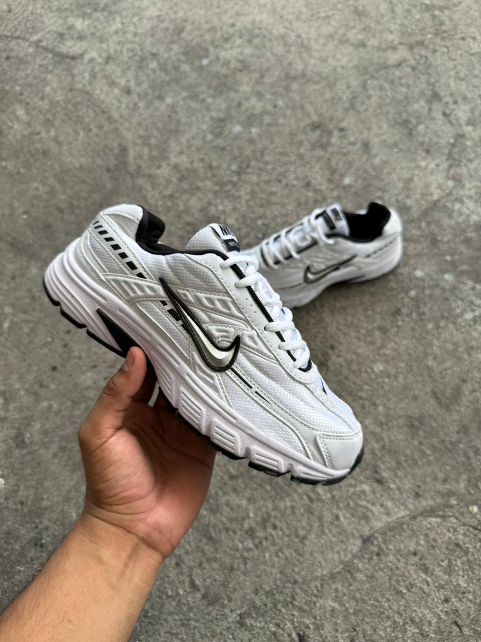NIKE INITIATOR BLANCO NEGRO