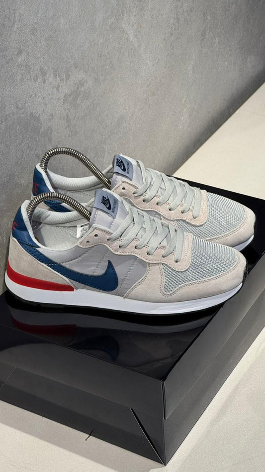 NIKE INTERNACIONAL BEIGE AZUL