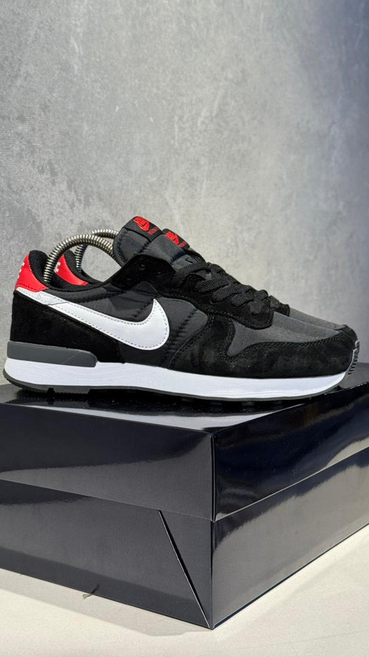 NIKE INTERNACIONAL NEGRO BLANCO